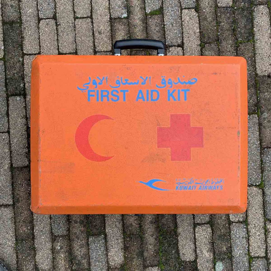 Kuwait Airways Boeing 747 9KADE first aid kit Aviation Gadgets